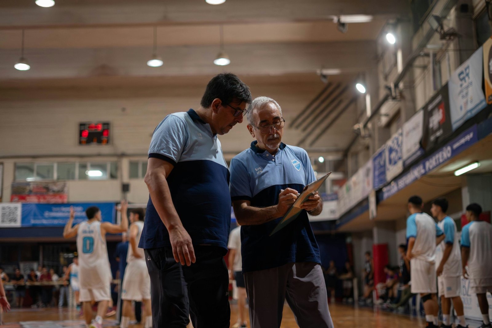 Infographic explaining the elements of SMART goals