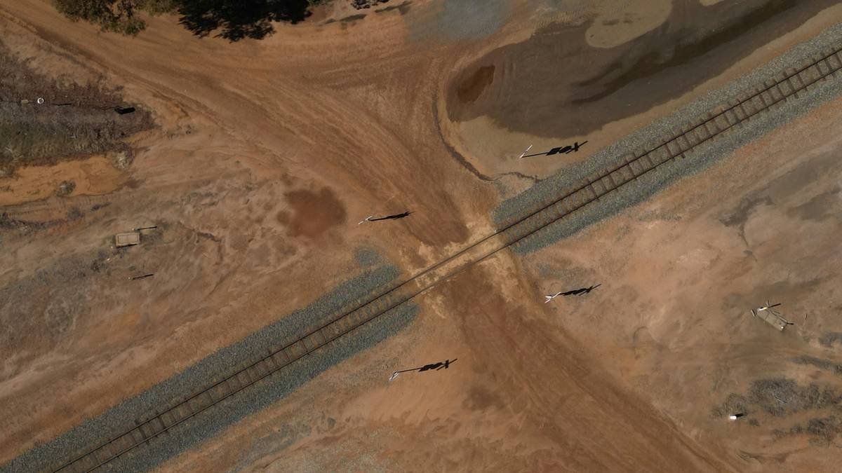 Bar graph showing average household debt by category