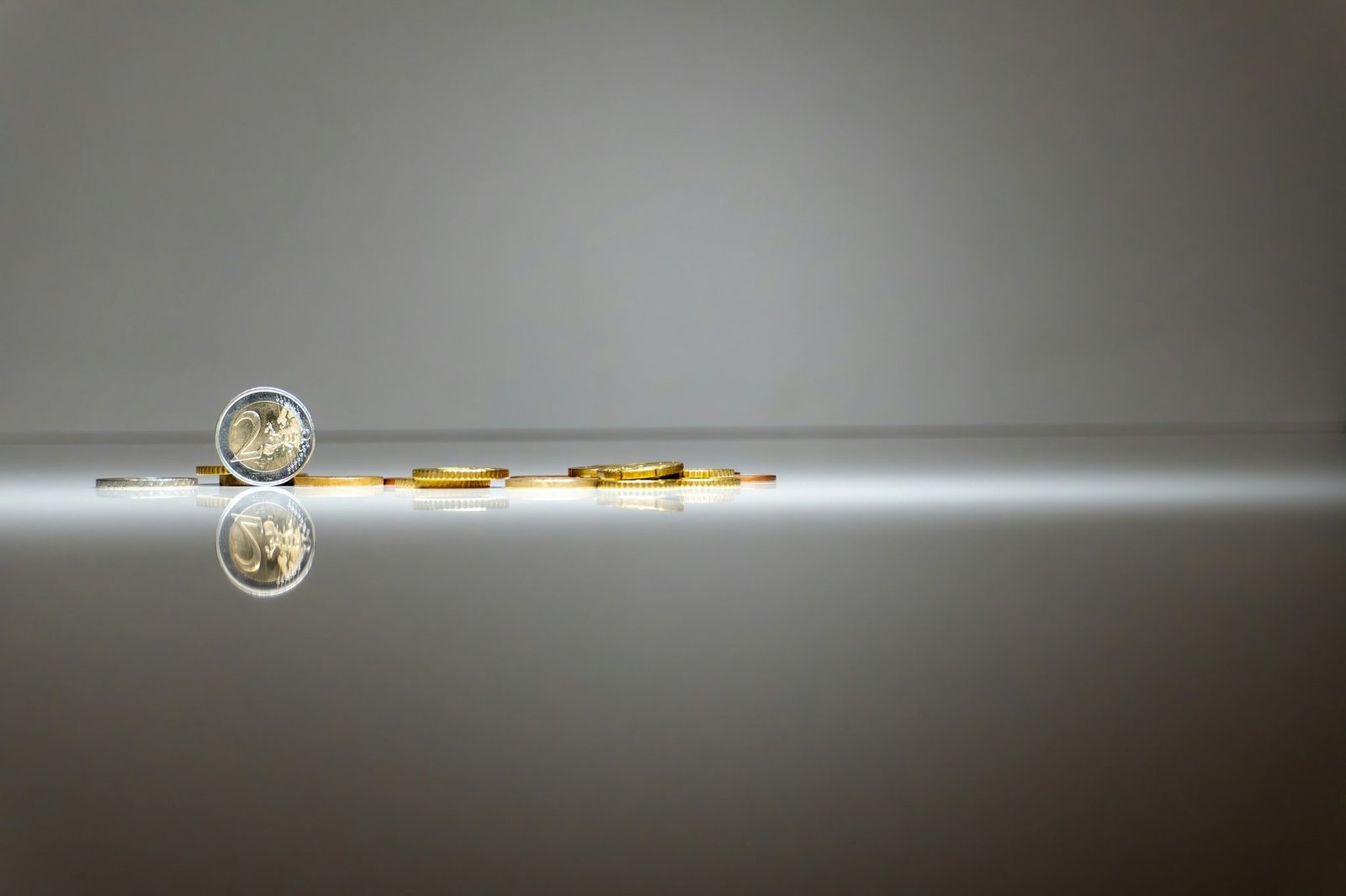 Infographic showing how coaching apps simplify financial learning.