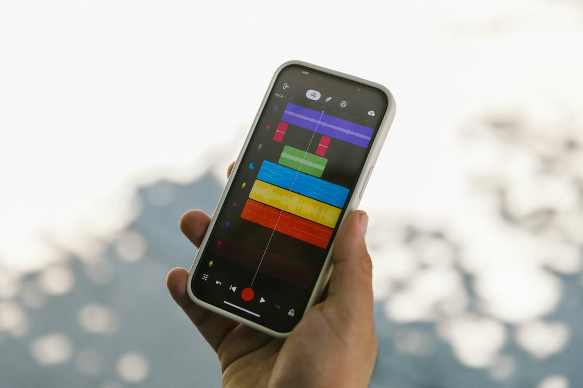 Chart comparing features of top goal achievement tracker apps